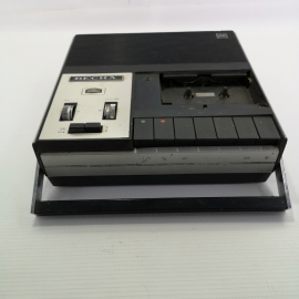 Магнитофон кассетный Весна-306, отсутствует крышка отсека батареек и кассетоприёмника. СССР